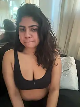 TiaBella  online show from February 25, 2026, 3:12 pm