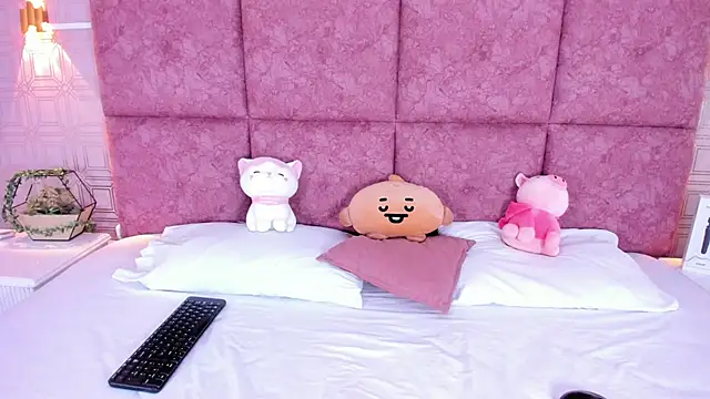 NathalieRoss1 online show from March 26, 2026, 5:50 am