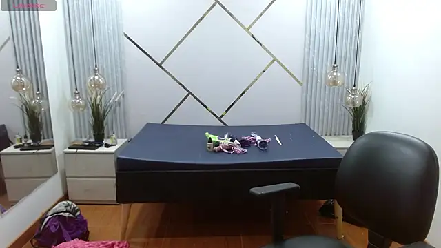 Danna sss online show from November 22, 2025, 8:18 pm