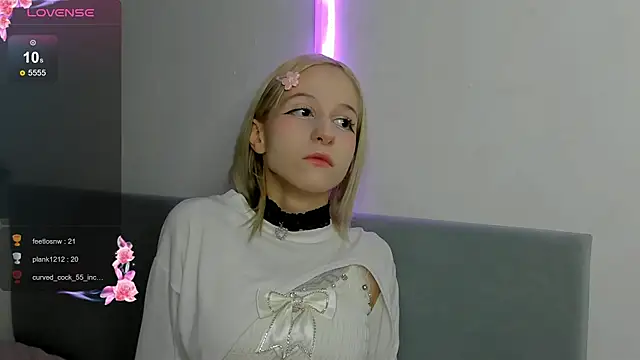 Snapshot of Annyme0w chatting on November 20, 2025, 11:03 pm Annyme0w online show from November 20, 2025, 11:03 pm