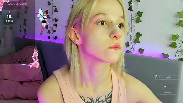 Snapshot of Annyme0w chatting on November 28, 2025, 3:39 am Annyme0w online show from November 28, 2025, 3:39 am