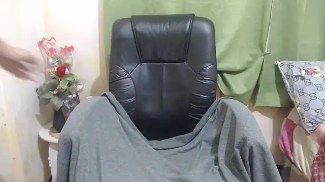 HotAsian Yazzi69 online show from November 30, 2025, 4:41 pm