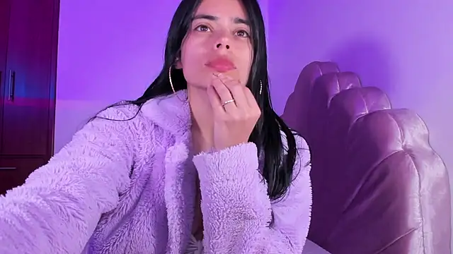 BelleVaal online show from November 28, 2025, 3:17 am