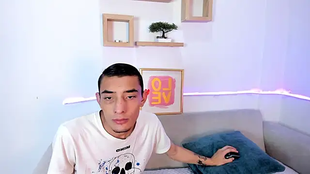 Lia Steven online show from November 24, 2025, 3:39 am