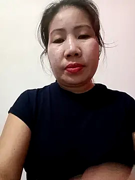 Snapshot of Reema_143 chatting on February 10, 2026, 6:18 pm Reema 143 online show from February 10, 2026, 6:18 pm