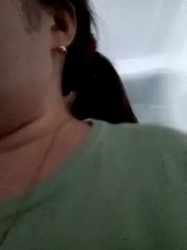 Snapshot of Reema_143 chatting on February 21, 2026, 12:18 pm Reema 143 online show from February 21, 2026, 12:18 pm