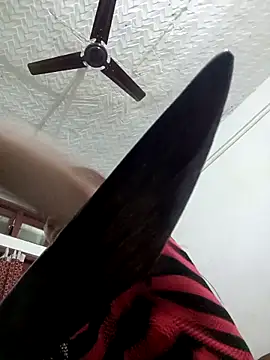 Snapshot of Reema_143 chatting on February 18, 2026, 3:30 pm Reema 143 online show from February 18, 2026, 3:30 pm