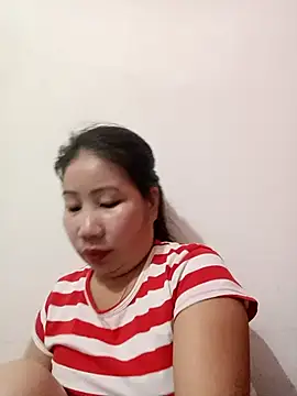 Snapshot of Reema_143 chatting on February 6, 2026, 4:03 pm Reema 143 online show from February 6, 2026, 4:03 pm