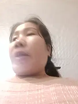 Snapshot of Reema_143 chatting on February 4, 2026, 12:44 pm Reema 143 online show from February 4, 2026, 12:44 pm