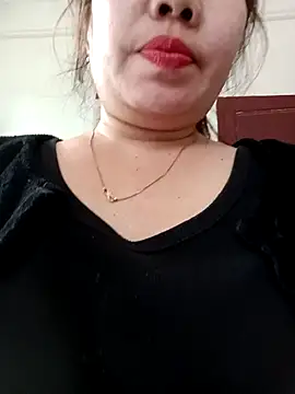 Snapshot of Reema_143 chatting on March 2, 2026, 7:15 am Reema 143 online show from March 2, 2026, 7:15 am