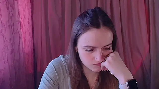 Illa May online show from February 4, 2026, 8:20 am