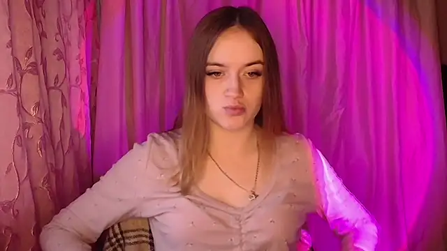 Illa May online show from December 18, 2025, 7:24 am