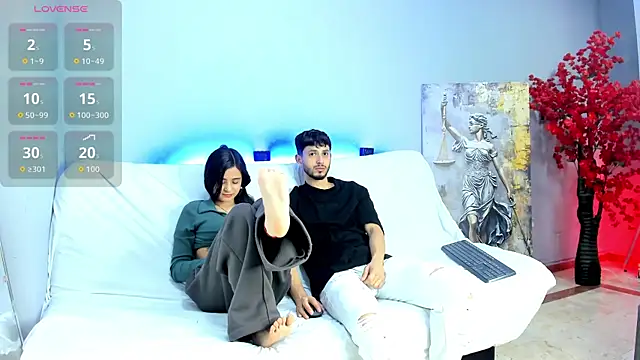 Snapshot of dracke_and_zara chatting on May 14, 2026, 12:35 pm dracke and zara online show from May 14, 2026, 12:35 pm