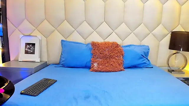 ChloeeScott online show from November 26, 2025, 12:05 pm