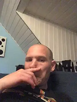 Spielzeugtwink online show from July 2, 2026, 11:11 pm