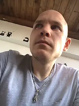 Snapshot of Spielzeugtwink chatting on May 30, 2026, 4:12 pm Spielzeugtwink online show from May 30, 2026, 4:12 pm