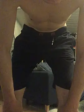 Spielzeugtwink online show from August 5, 2026, 7:52 pm