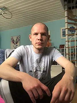 Snapshot of Spielzeugtwink chatting on May 6, 2026, 2:54 pm Spielzeugtwink online show from May 6, 2026, 2:54 pm