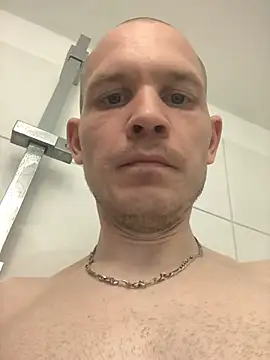 Spielzeugtwink online show from June 18, 2026, 9:20 pm