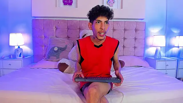 Katy Gomez  online show from November 29, 2025, 12:16 pm