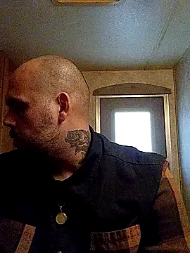 BigriskDaddy92 online show from December 3, 2025, 10:42 pm