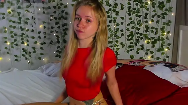 Snapshot of Cute_Beautiful_Princess chatting on November 28, 2025, 10:43 pm Cute Beautiful Princess online show from November 28, 2025, 10:43 pm