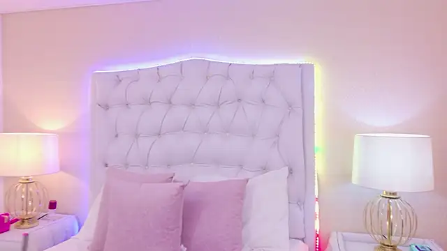 ViolettFrosst online show from December 19, 2025, 3:36 pm