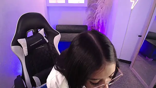 vallolett online show from December 1, 2025, 9:26 pm