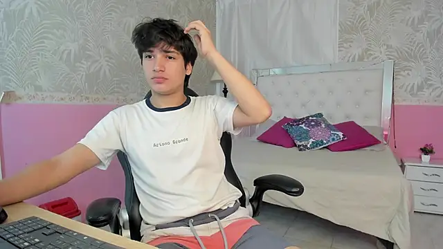 Snapshot of JakeSummer_ chatting on November 24, 2025, 1:33 pm JakeSummer online show from November 24, 2025, 1:33 pm