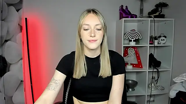 EvelynBlond online show from February 16, 2026, 6:45 am