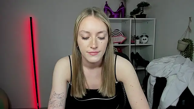 EvelynBlond online show from March 16, 2026, 6:32 pm