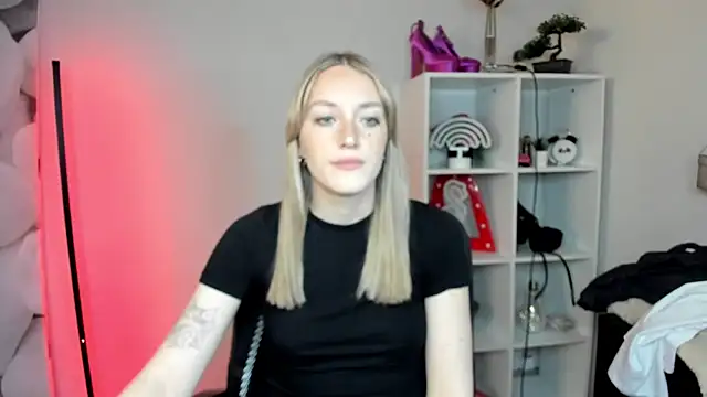 EvelynBlond online show from February 3, 2026, 1:27 pm