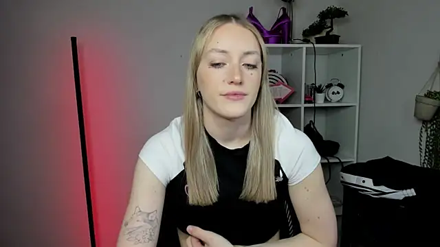 EvelynBlond online show from March 13, 2026, 6:29 am