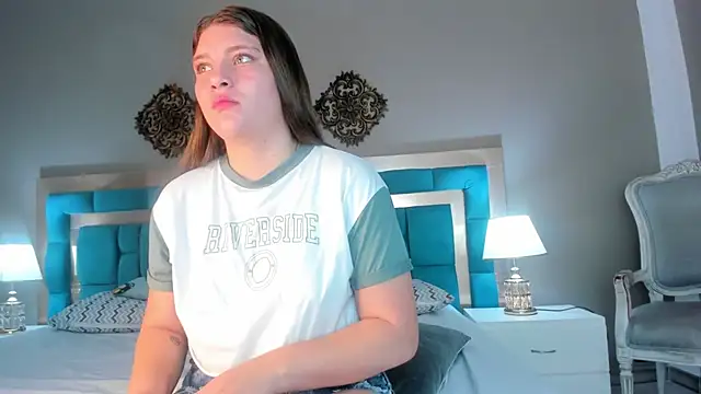 LiiaVelvet online show from December 18, 2025, 4:33 pm