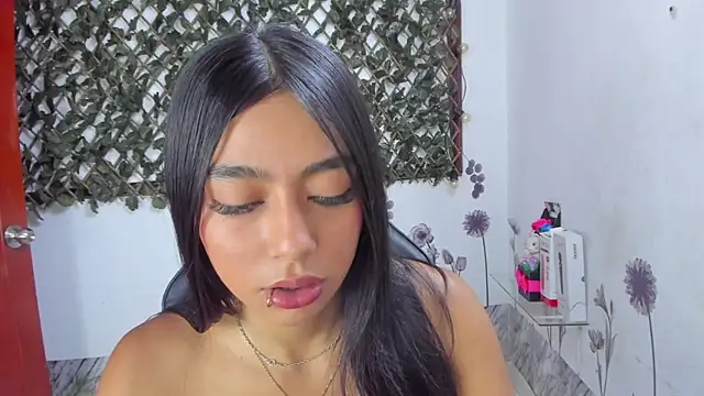 NaommiCampbell online show from November 22, 2025, 7:13 pm