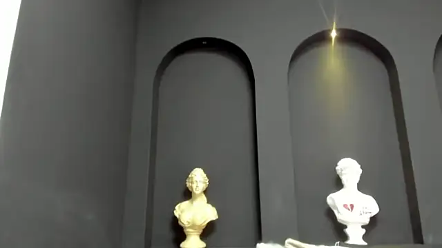 emilyrousee01 online show from April 4, 2026, 7:09 pm