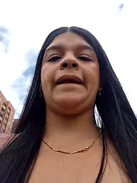 Layla-daring online show from May 26, 2026, 5:44 pm