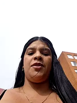 Layla-daring online show from April 15, 2026, 8:31 pm