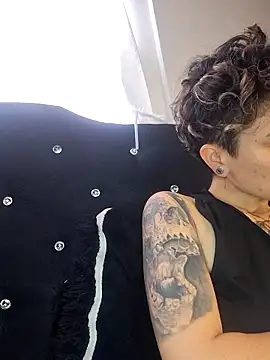 megan NL online show from December 5, 2025, 5:33 pm