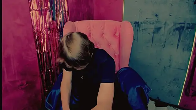 DonaldWoon online show from December 17, 2025, 6:57 pm