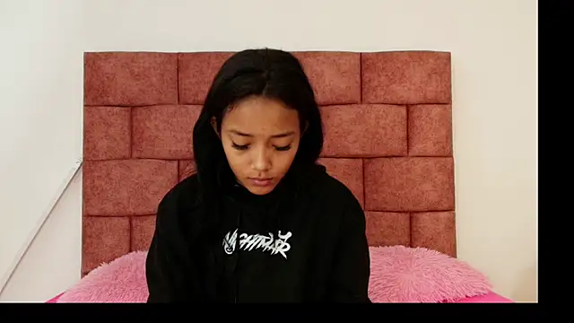 Snapshot of Full_Ass_nasty chatting on December 19, 2025, 12:18 pm Full Ass nasty online show from December 19, 2025, 12:18 pm