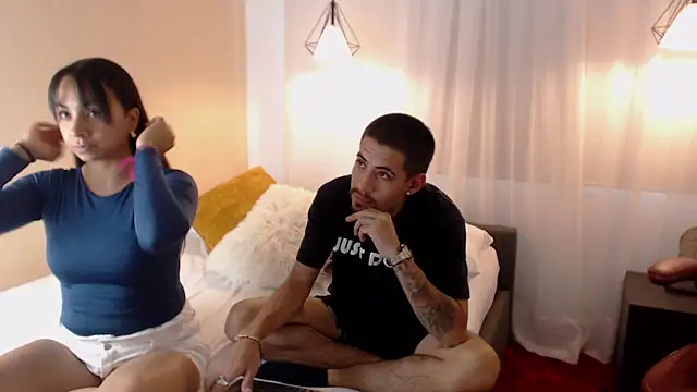 MiaRosy ValentinoRussel online show from December 2, 2025, 7:26 pm