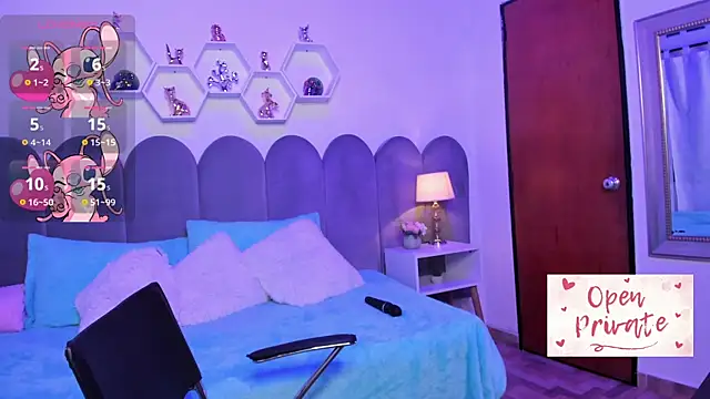 lunagomez24 online show from November 27, 2025, 1:17 am