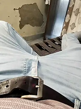 Roy   121 online show from April 17, 2026, 5:43 am