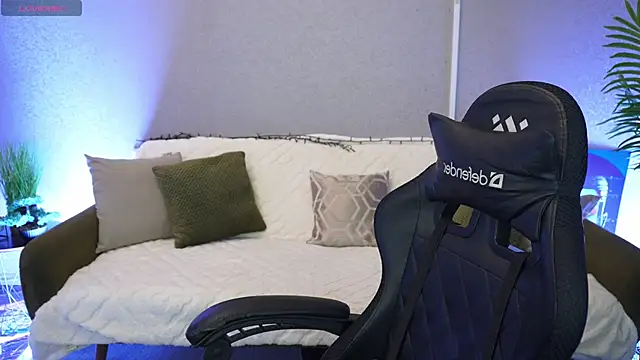 NightAylin online show from April 17, 2026, 8:44 pm