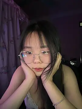 Kiee-lee online show from April 10, 2026, 2:13 pm