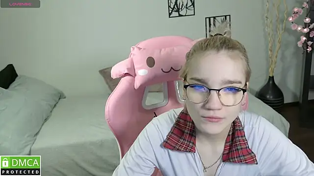 Megan Lora online show from January 15, 2026, 12:58 am