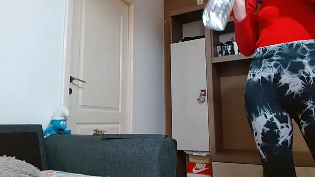 Erii18 online show from April 1, 2026, 1:41 pm