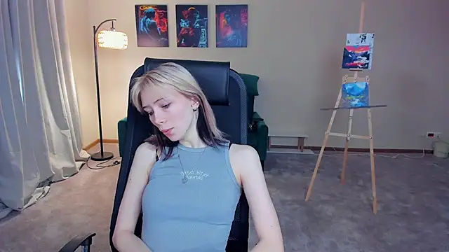 AuraMcvea online show from November 22, 2025, 8:13 am