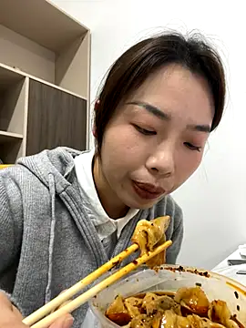 GYYoo online show from November 30, 2025, 4:57 am